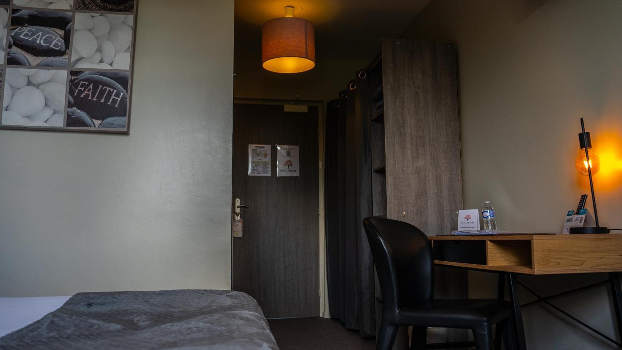 Hotel Parc Adelie - Logis Hotels 蒙塔尼莱丝比欧尼 外观 照片